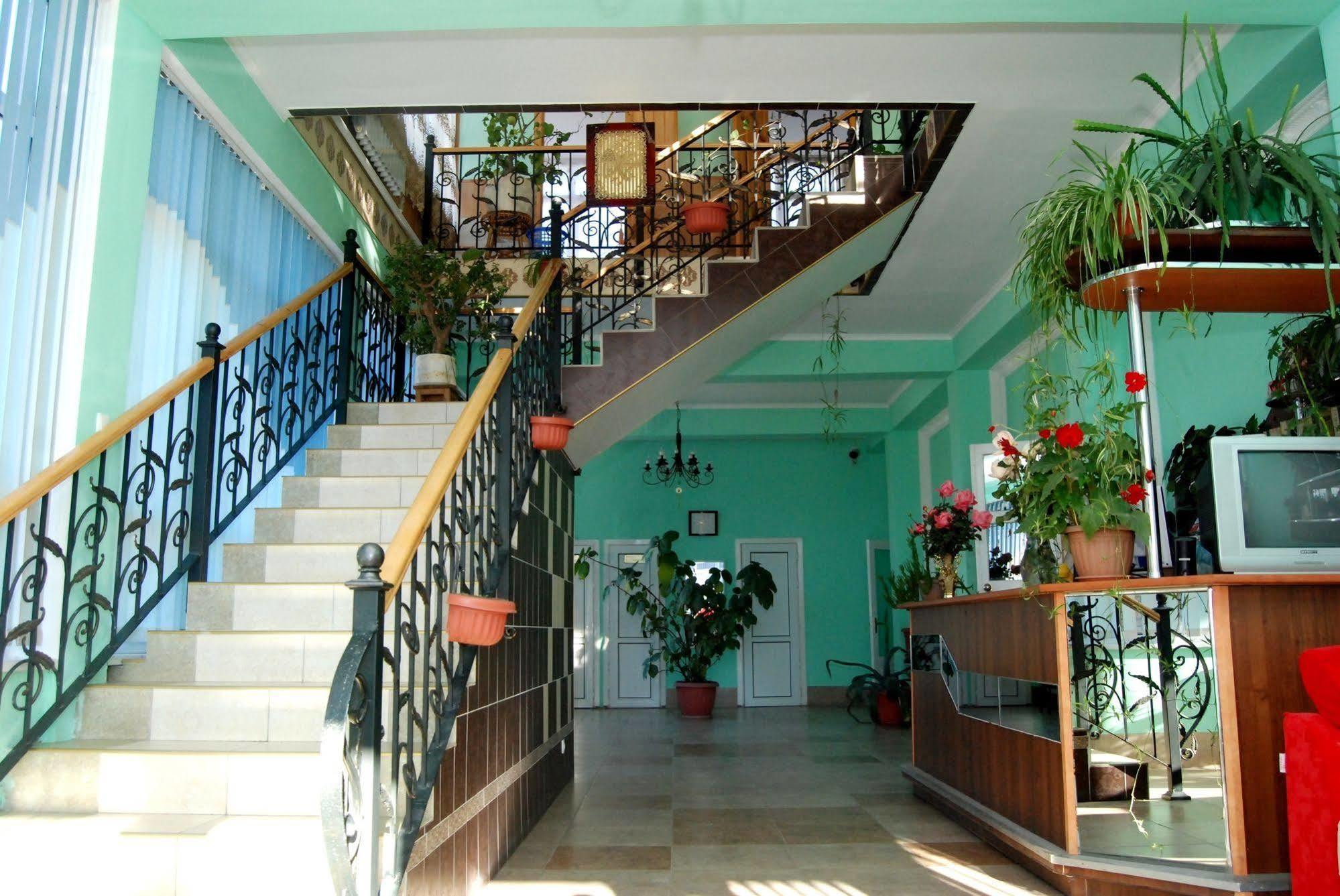 Madanur Hotel Karakol Buitenkant foto